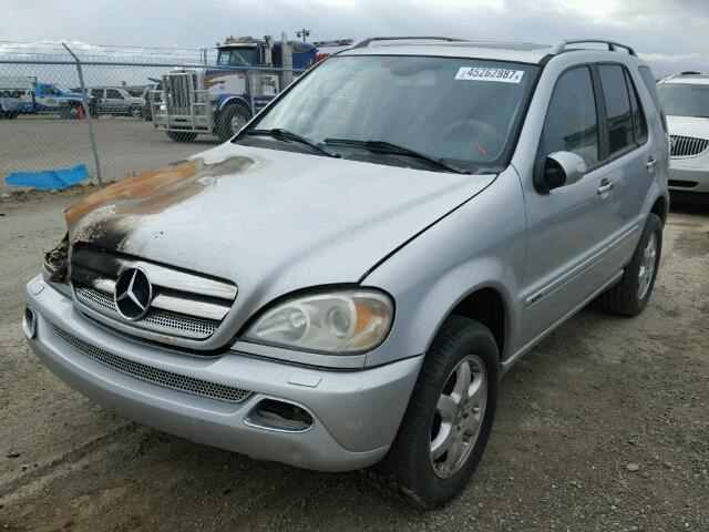 4JGAB57E33A414820 - 2003 MERCEDES-BENZ ML 350 SILVER photo 2