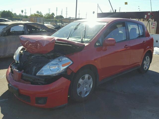 3N1BC1CP3BL359642 - 2011 NISSAN VERSA S RED photo 2