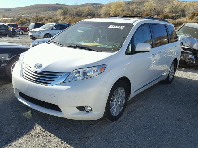 5TDDK3DCXES080185 - 2014 TOYOTA SIENNA XLE WHITE photo 2