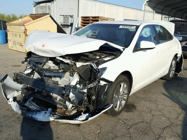 4T1BF1FK2HU392615 - 2017 TOYOTA CAMRY LE თეთრი ფოტო 2