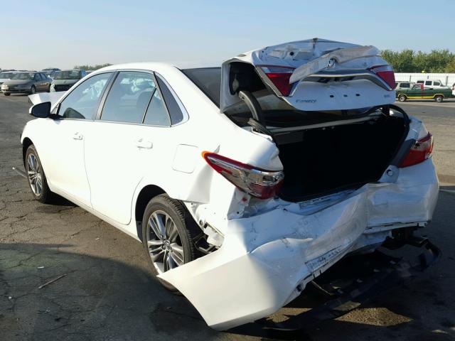 4T1BF1FK2HU392615 - 2017 TOYOTA CAMRY LE WHITE photo 3