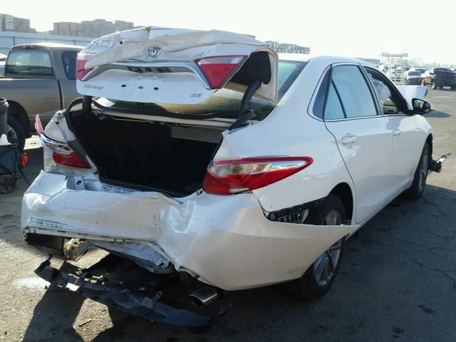 4T1BF1FK2HU392615 - 2017 TOYOTA CAMRY LE თეთრი ფოტო 4
