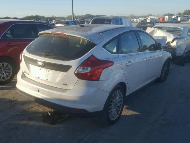 1FAHP3M28CL256598 - 2012 FORD FOCUS SEL WHITE photo 4