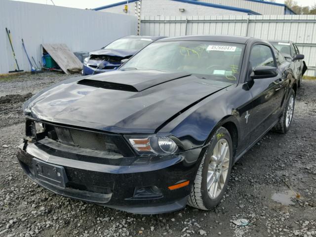 1ZVBP8AM1C5273912 - 2012 FORD MUSTANG BLACK photo 2