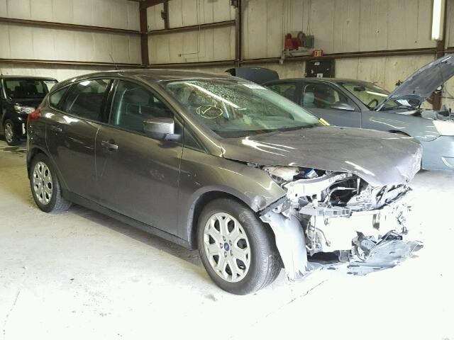 1FAHP3K23CL242028 - 2012 FORD FOCUS GRAY photo 1