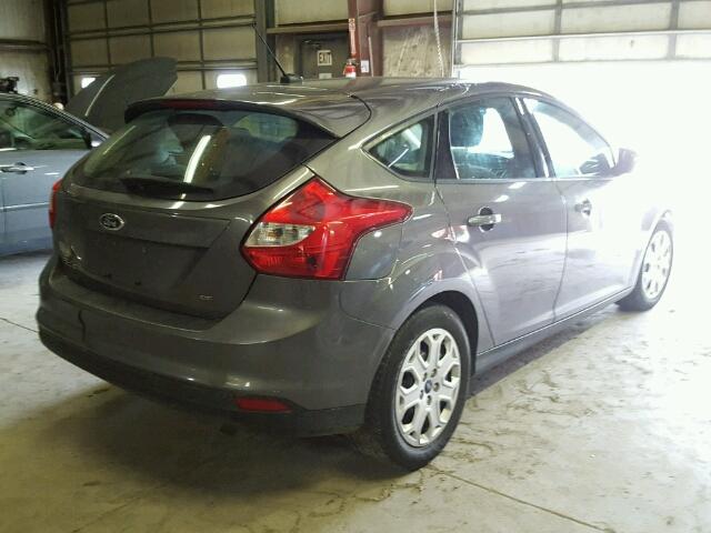 1FAHP3K23CL242028 - 2012 FORD FOCUS GRAY photo 4