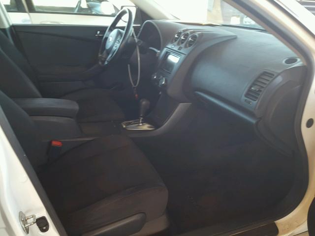 1N4AL2AP2BN456600 - 2011 NISSAN ALTIMA WHITE photo 5