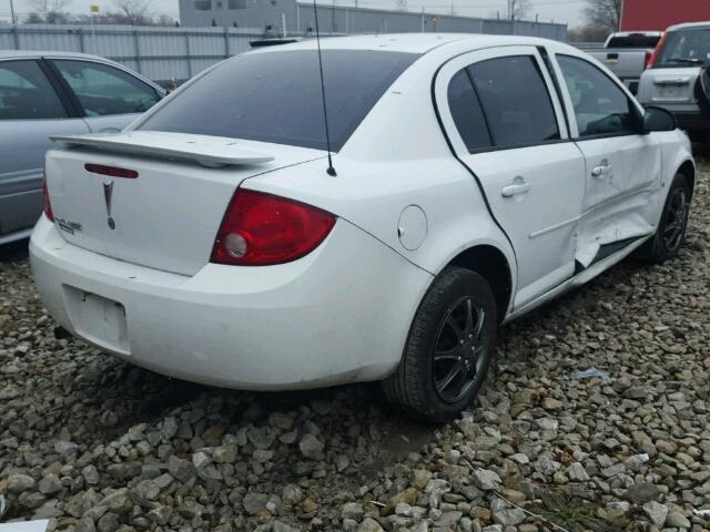 1G2AL55F987245876 - 2008 PONTIAC G5 SE WHITE photo 4