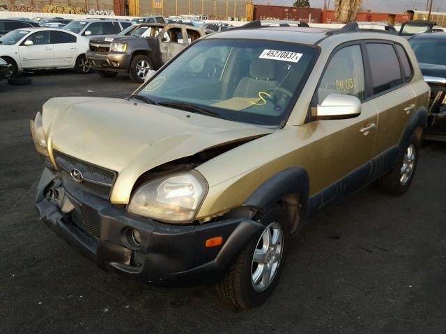 KM8JN12D35U122293 - 2005 HYUNDAI TUCSON GLS GOLD photo 2