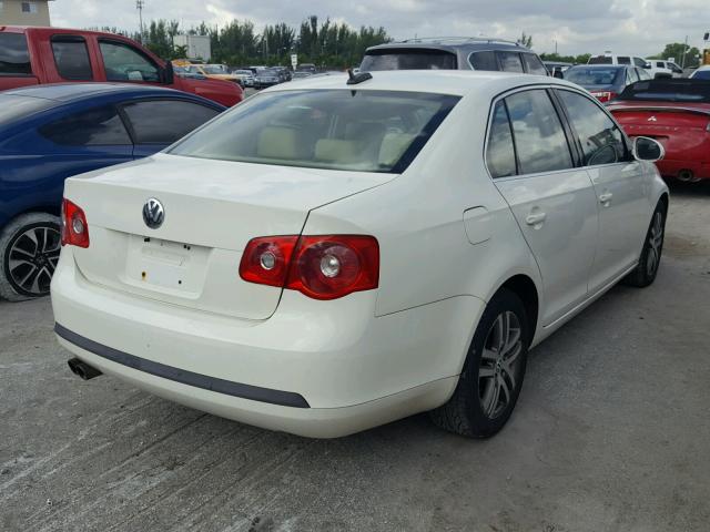 3VWDF71K86M669659 - 2006 VOLKSWAGEN JETTA 2.5L WHITE photo 4