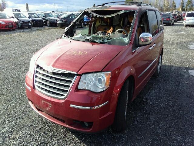 2A8HR64X39R703588 - 2009 CHRYSLER TOWN & COU RED photo 2