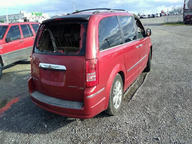 2A8HR64X39R703588 - 2009 CHRYSLER TOWN & COU RED photo 4