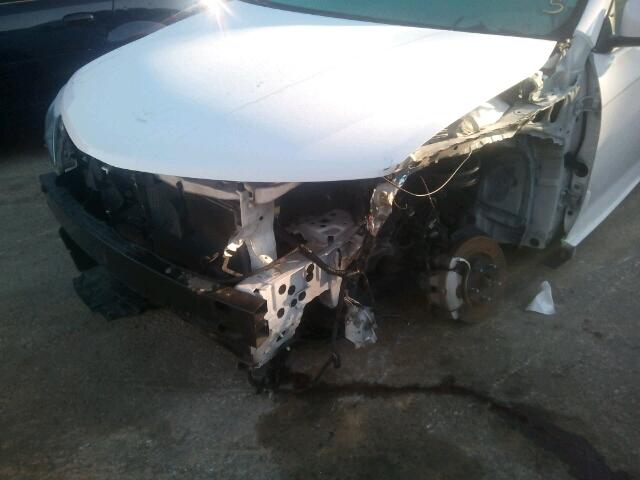 4T4BF1FK9CR200170 - 2012 TOYOTA CAMRY BASE WHITE photo 9