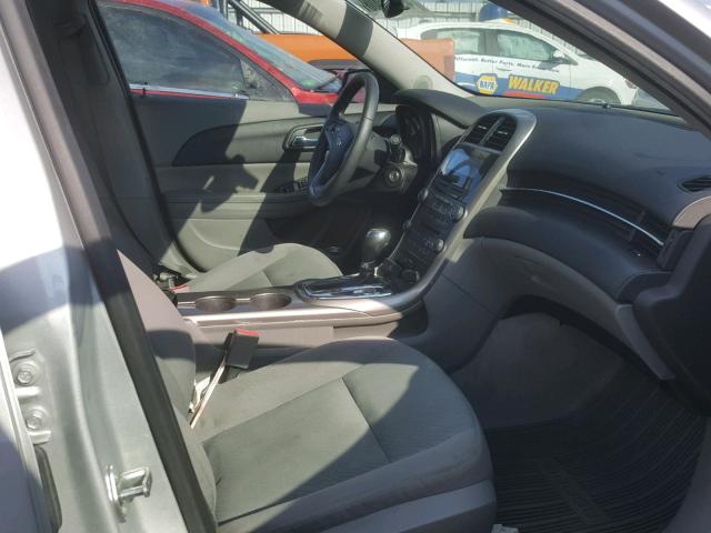 1G11B5SA6DF254261 - 2013 CHEVROLET MALIBU LS ვერცხლისფერი ფოტო 5