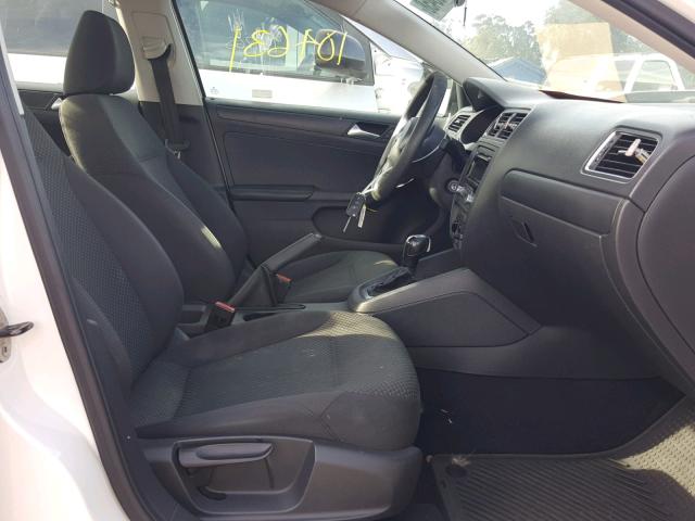 3VW2K7AJ0DM379276 - 2013 VOLKSWAGEN JETTA BASE 白色 照片 5