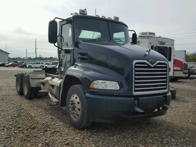 1M1AE06Y04N016162 - 2004 MACK 600 CX600 GREEN photo 1