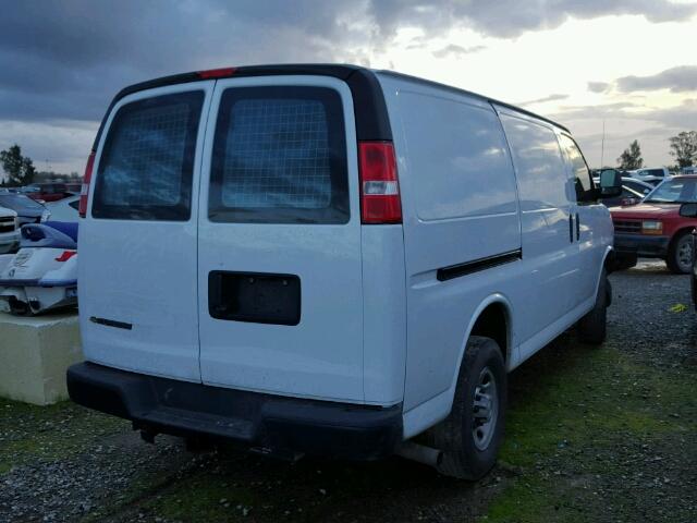 1GCWGFCF1F1281608 - 2015 CHEVROLET EXPRESS G2 WHITE photo 4