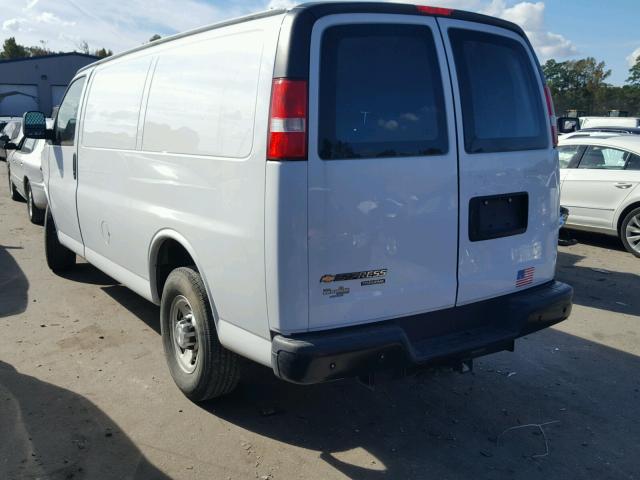 1GCWGFCF3F1264518 - 2015 CHEVROLET EXPRESS G2 WHITE photo 3