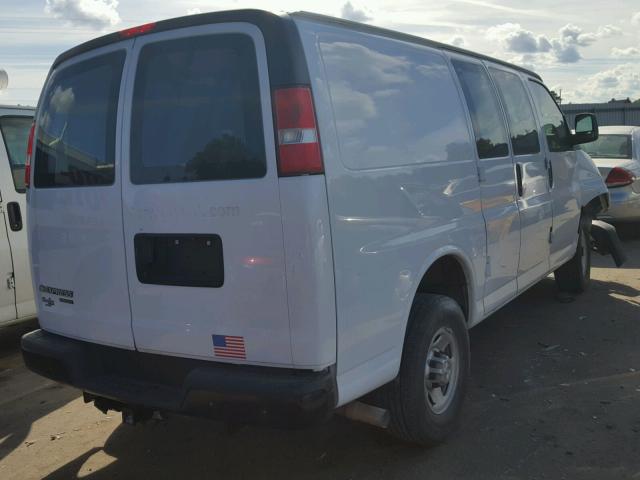 1GCWGFCF3F1264518 - 2015 CHEVROLET EXPRESS G2 WHITE photo 4