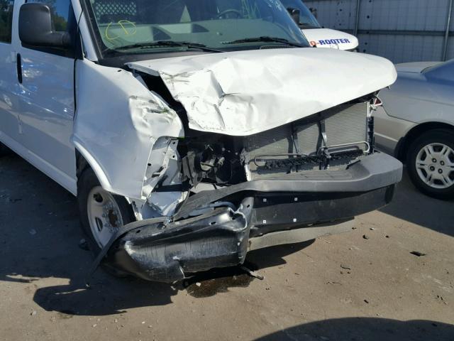 1GCWGFCF3F1264518 - 2015 CHEVROLET EXPRESS G2 WHITE photo 9