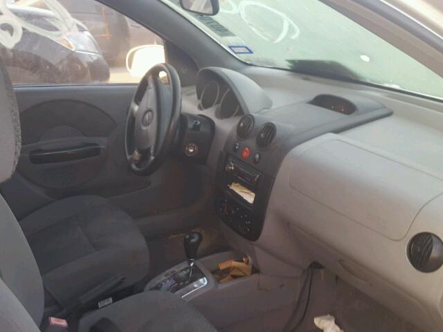 KL1TD62695B437231 - 2005 CHEVROLET AVEO BASE SILVER photo 5