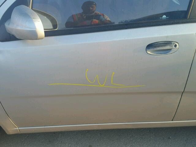 KL1TD62695B437231 - 2005 CHEVROLET AVEO BASE SILVER photo 9