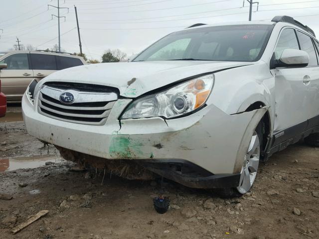 4S4BRBKC6B3416701 - 2011 SUBARU OUTBACK 2. WHITE photo 9