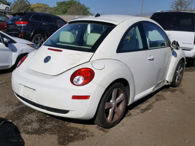 3VWFG31C28M520755 - 2008 VOLKSWAGEN NEW BEETLE WHITE photo 4