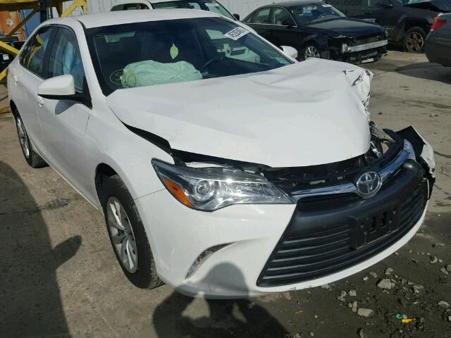 4T4BF1FK2GR530447 - 2016 TOYOTA CAMRY LE 白色 照片 1