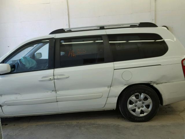 KNDMB233786206678 - 2008 KIA SEDONA EX WHITE photo 9