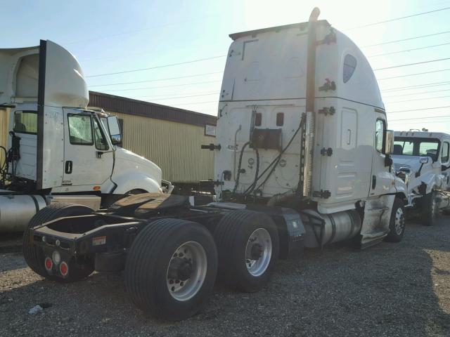 3AKJGLD56GSGJ2574 - 2016 FREIGHTLINER CASCADIA 1 WHITE photo 4