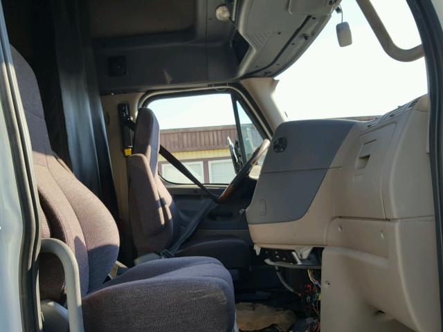 3AKJGLD56GSGJ2574 - 2016 FREIGHTLINER CASCADIA 1 WHITE photo 5