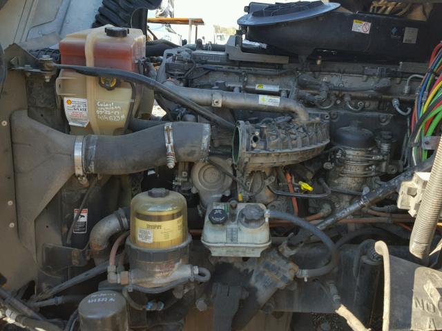 3AKJGLD56GSGJ2574 - 2016 FREIGHTLINER CASCADIA 1 WHITE photo 7