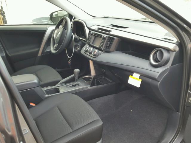 JTMBFREV6HJ152841 - 2017 TOYOTA RAV4 LE Boz foto 5