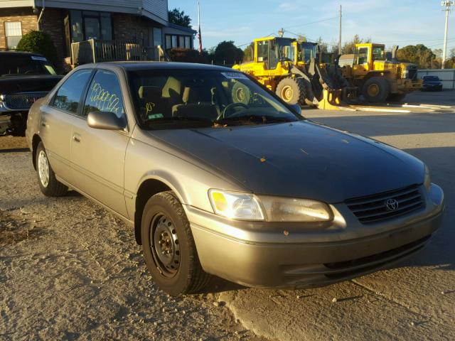 4T1BG22K0WU223957 - 1998 TOYOTA CAMRY CE GRAY photo 1