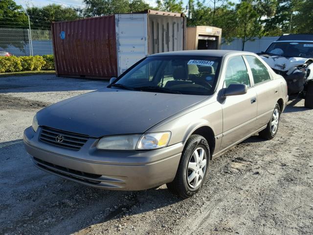 4T1BG22K9WU277287 - 1998 TOYOTA CAMRY TAN photo 2