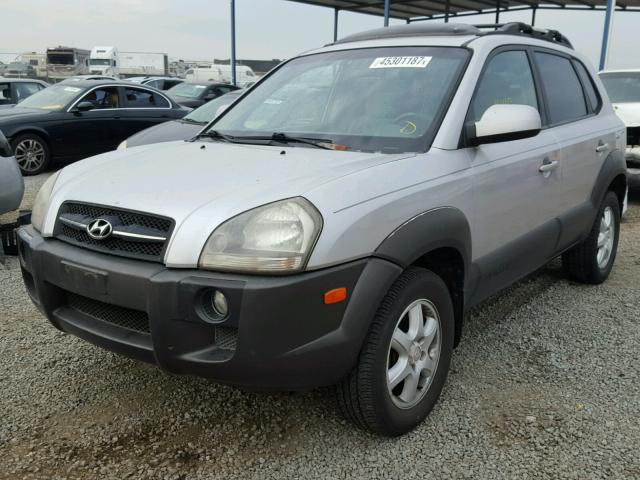 KM8JN12D75U193500 - 2005 HYUNDAI TUCSON GLS SILVER photo 2