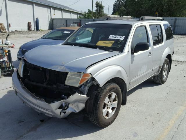 5N1AR18U27C630579 - 2007 NISSAN PATHFINDER SILVER photo 2