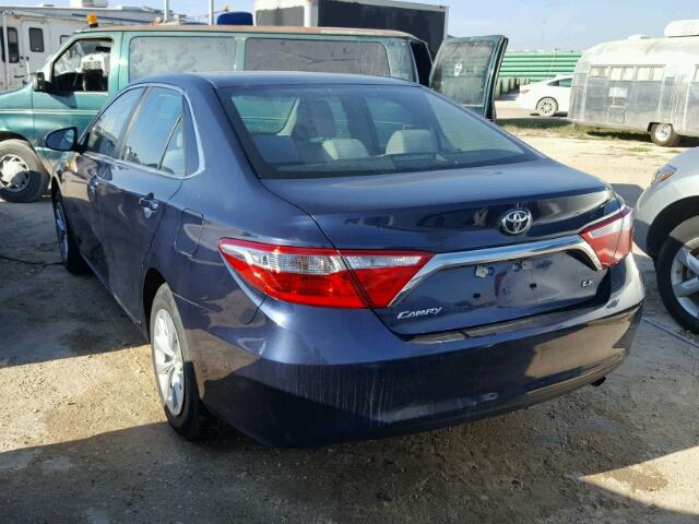 4T4BF1FK6FR503458 - 2015 TOYOTA CAMRY LE BLUE photo 3