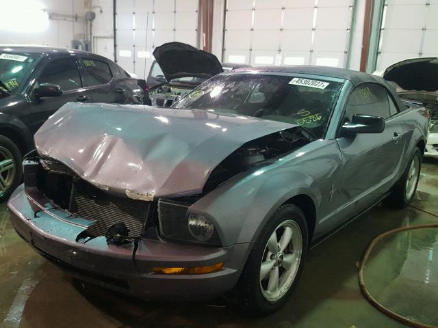 1ZVFT84N975355586 - 2007 FORD MUSTANG CHARCOAL photo 2