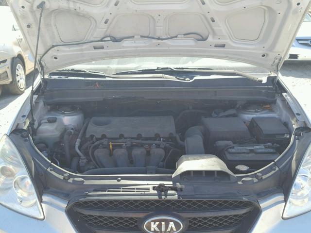 KNAFG529797261951 - 2009 KIA RONDO BASE SILVER photo 7