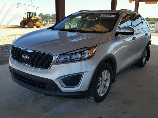 5XYPG4A31GG009997 - 2016 KIA SORENTO LX SILVER photo 2