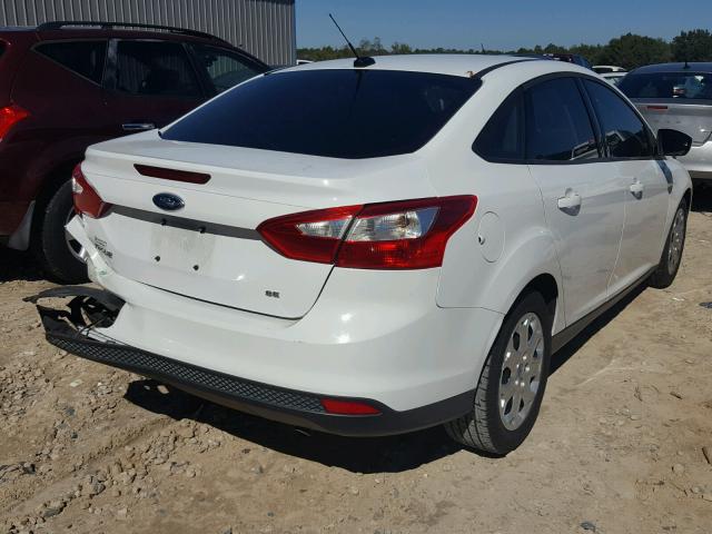 1FAHP3F29CL177146 - 2012 FORD FOCUS SE WHITE photo 4