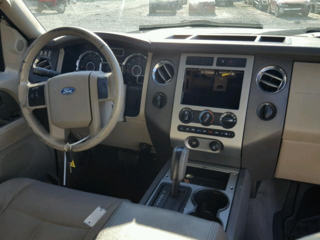 1FMFU16528LA24670 - 2008 FORD EXPEDITION SILVER photo 9