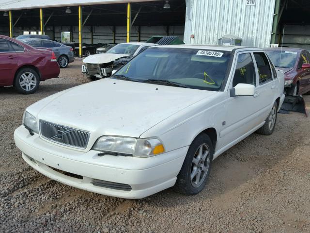 YV1LS5670W1482541 - 1998 VOLVO S70 GLT WHITE photo 2