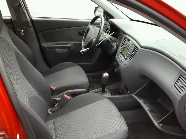 KNADE223X96524866 - 2009 KIA RIO RED photo 5