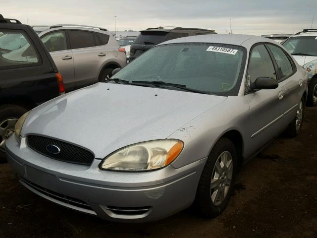 1FAHP53U94A157395 - 2004 FORD TAURUS SILVER photo 2