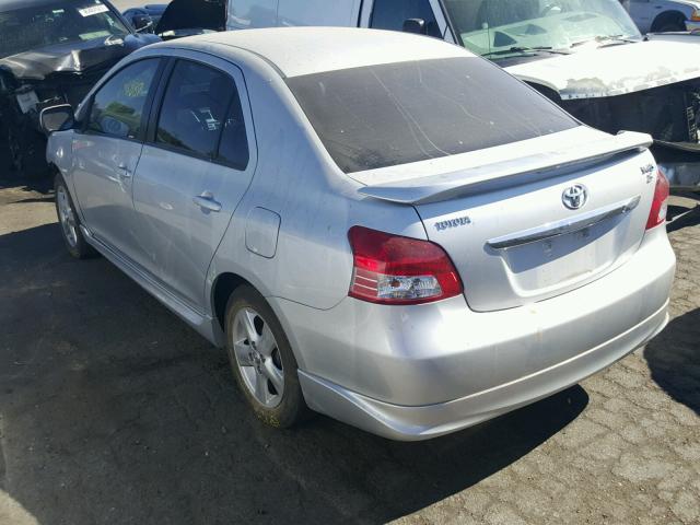 JTDBT923071113074 - 2007 TOYOTA YARIS SILVER photo 3