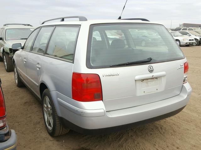 WVWWH23B2YE200825 - 2000 VOLKSWAGEN PASSAT SILVER photo 3