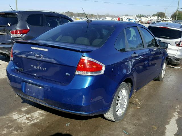 1FAHP35N69W229867 - 2009 FORD FOCUS BLUE photo 4